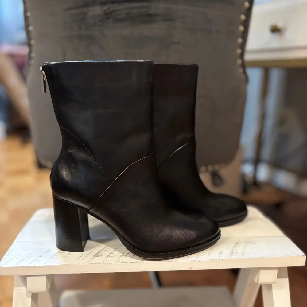 🆕Cole Haan Black Chunky Heel Ankle Boots💕 - Picture 2 of 5